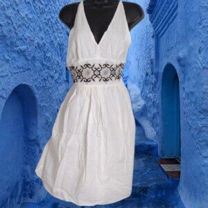 Speed Control White Backless Dress with Embroidered Detail Size Small